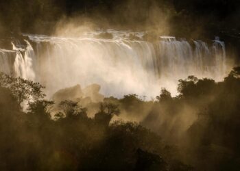 Turismo nas Cataratas: Parque Nacional do Iguaçu vai abrir mais cedo e espera 30 mil visitantes no feriadão