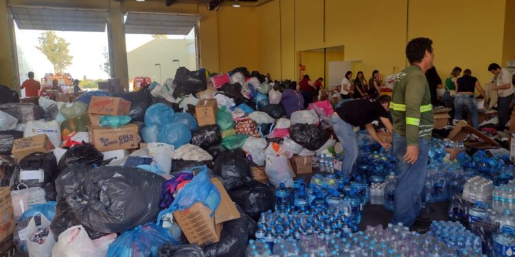 SOS Rio Grande do Sul: bombeiros precisam de materiais de apoio para embalar as doações