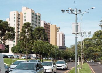 Após fim do contrato, Foztrans retira equipamentos de fiscalização de várias ruas na cidade