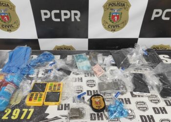 Polícia Civil prende 3 pessoas em flagrante durante cumprimento de mandado de busca e apreensão