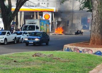 Incêndio é registrado em posto de combustível em Foz do Iguaçu