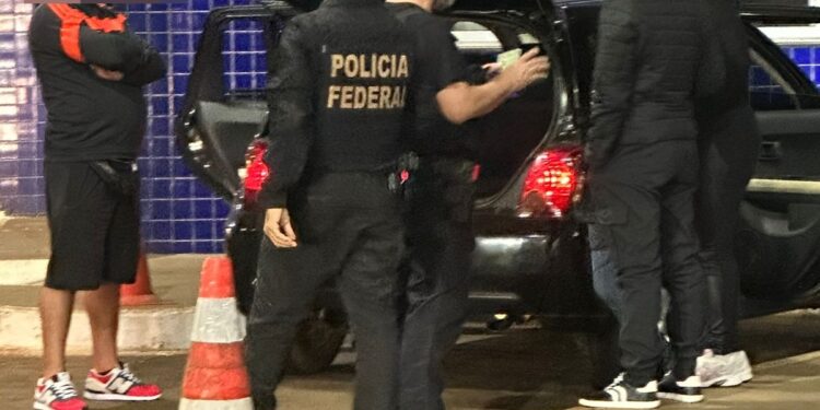 PF faz operação de combate à evasão de divisas e lavagem de dinheiro na fronteira