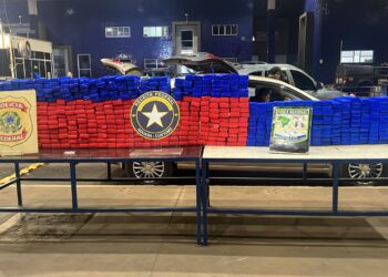 Paraguaio com carro carregado de maconha tenta fugir da fiscalização na Ponte da Amizade, mas acaba preso