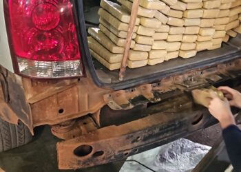 Paraguaio é preso transportando maconha em fundo falso no carro