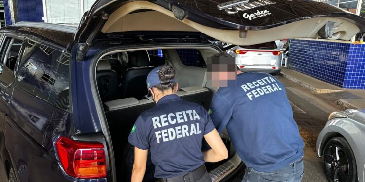 Abordagens na Ponte da Amizade resultam em prisões e apreensão de R$ 1 milhão em mercadorias