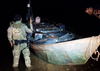 Embarcação com agrotóxicos e eletrônicos é apreendida no Lago de Itaipu