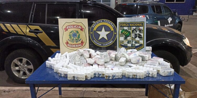 Anabolizantes lançados do alto da Ponte da Amizade são apreendidos na fronteira