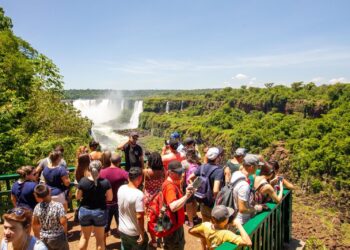No aniversário de Foz, 5.684 moradores passearam no Parque Nacional do Iguaçu