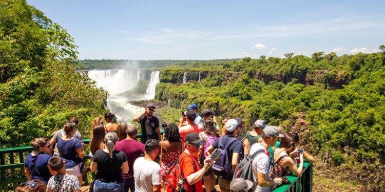 No aniversário de Foz, 5.684 moradores passearam no Parque Nacional do Iguaçu