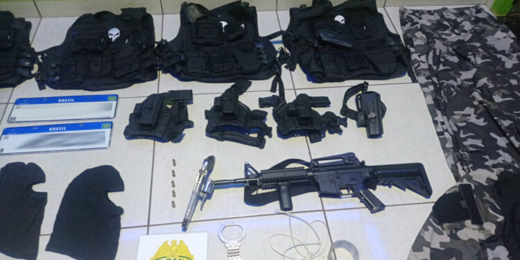 Após denúncia, homem é preso pela PM com revólver e equipamentos usados em assaltos