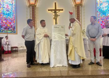 Paróquia São João Batista ganha placa alusiva ao centenário