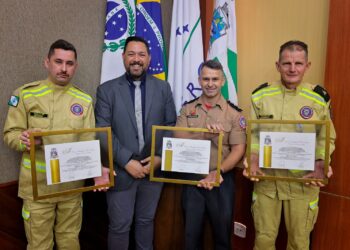 Bombeiros militares ganham Moção de Aplauso por ato de bravura