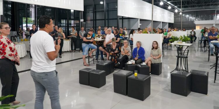 Moradores conhecem estrutura do Mercado Público em café da manhã com gestores