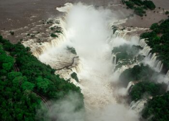 Pesquisa aponta Cataratas do Iguaçu e Cristo Redentor entre melhores lugares do mundo para visitar