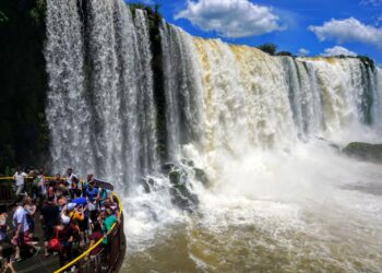 Nesta quarta-feira, aniversário de Lindoeste e Santa Tereza do Oeste, moradores das duas cidades não pagam para visitar as Cataratas