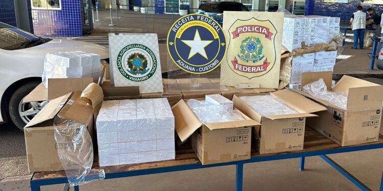 Durante fiscalização Receita Federal confisca 320 celulares na Ponte da Amizade