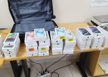 Passageira é presa com 47 celulares em ônibus que levava pacientes para Curitiba