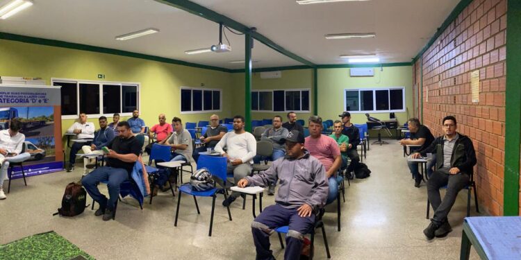 Projeto da VISAC capacitou mais de 120 motoristas para atuar no transporte de passageiros