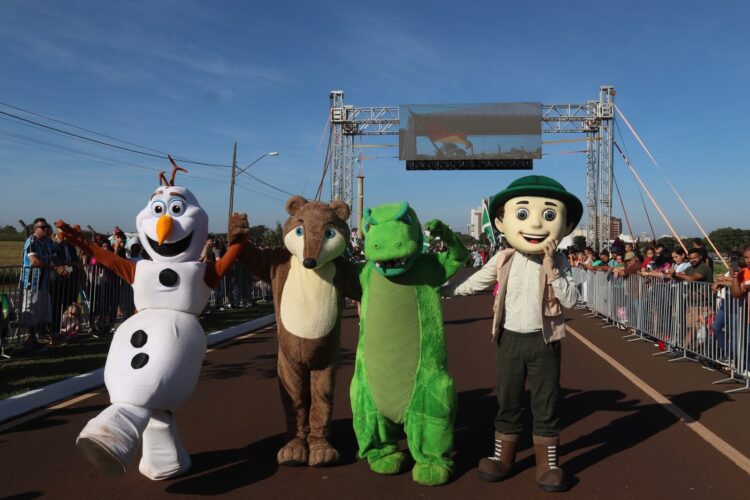 Aniversário de 10 anos do Dreams Park Show é marcado com participação no Desfile dos 110 anos de Foz