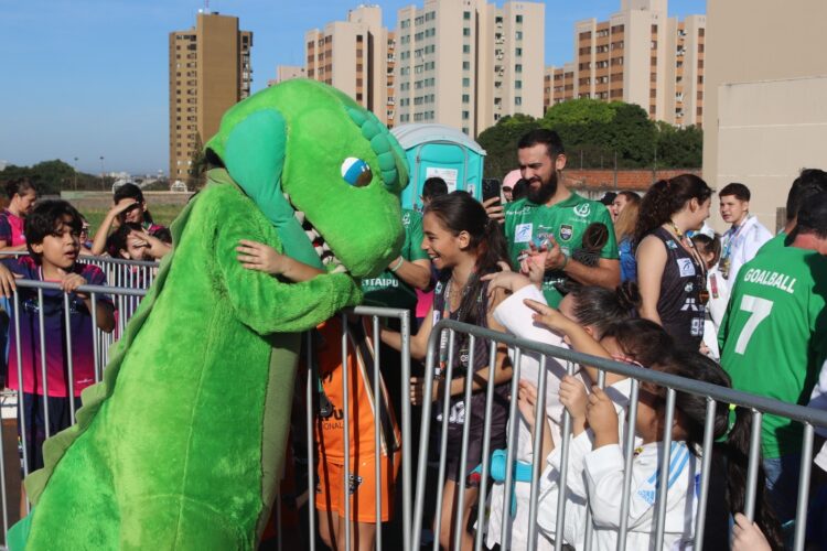 Aniversário de 10 anos do Dreams Park Show é marcado com participação no Desfile dos 110 anos de Foz