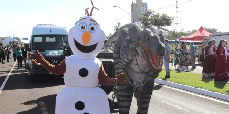 Aniversário de 10 anos do Dreams Park Show é marcado com participação no Desfile dos 110 anos de Foz