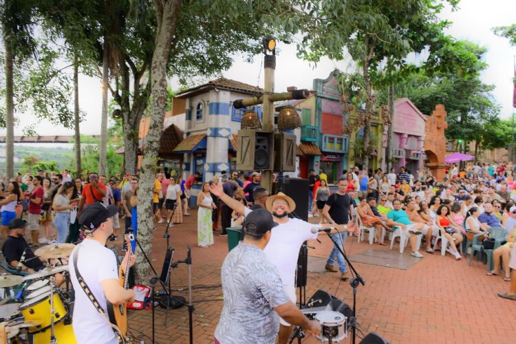 Foz do Iguaçu e Marco das Três Fronteiras são os aniversariantes desta temporada