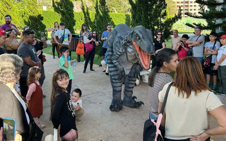 Férias: Minions, dinossauros e princesas encantam adultos e crianças no Dreams Park Show