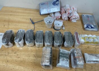 Passageiro de táxi é preso na Ponte da Amizade transportando carga ilegal de anabolizantes