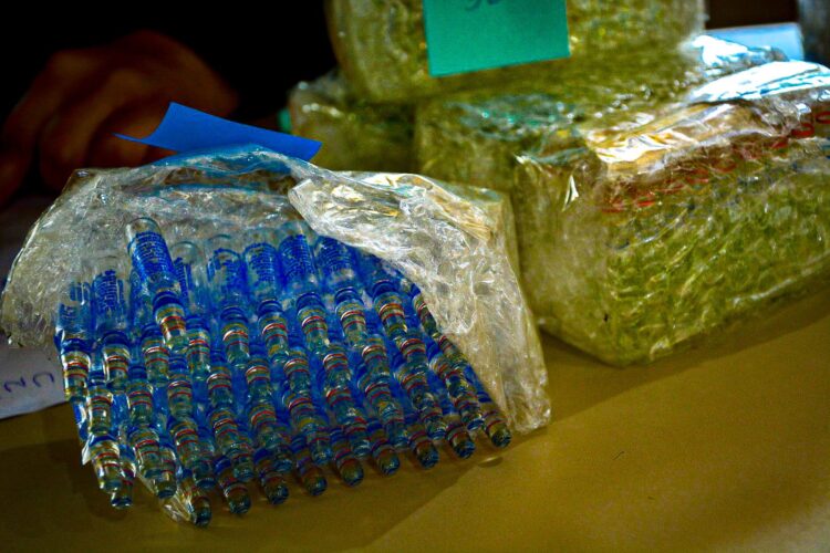 Polícia encontra anabolizantes e estimulantes sexuais em transportadora de Foz