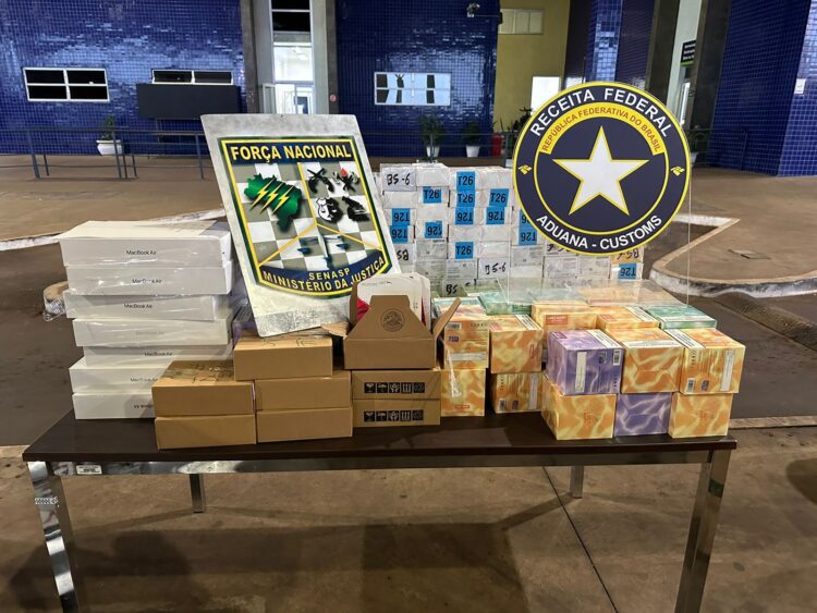 Vans transportando mercadorias em fundos falsos são barradas na Ponte da Amizade