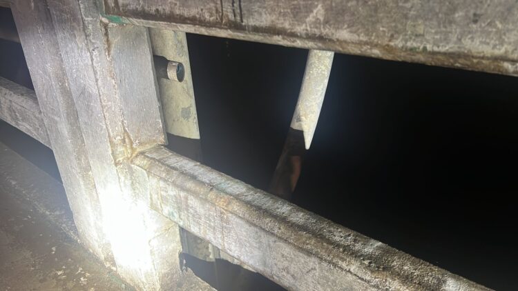 Polícia prende paraguaio que fazia “rapel” na Ponte da Amizade para trazer pneus contrabandeados
