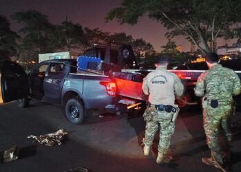 PF e PM apreendem barco com pneus contrabandeados no Rio Paraná