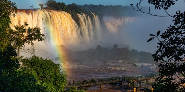 Moradores de Medianeira e Matelândia não pagam para visitar as Cataratas nesta quinta, 25