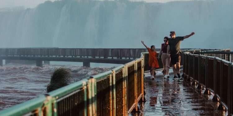 Papais das cidades vizinhas ao Parque Nacional do Iguaçu, não pagam ingresso no Dia dos Pais