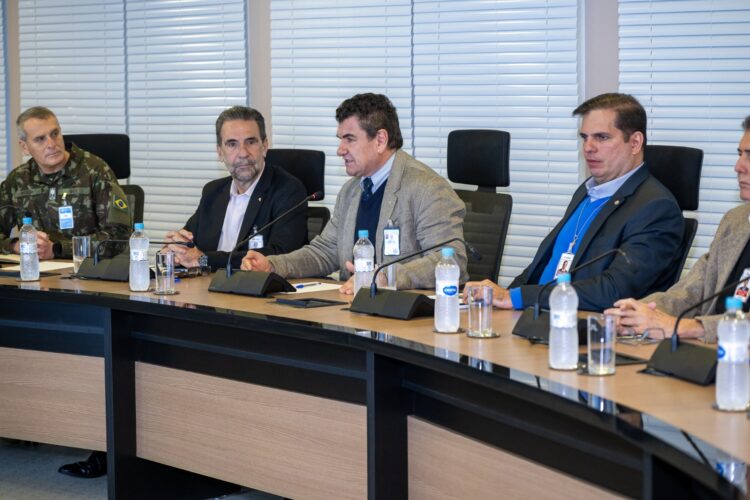 Itaipu e Parque Tecnológico Itaipu (PTI) discutem segurança cibernética em encontro com o Exército