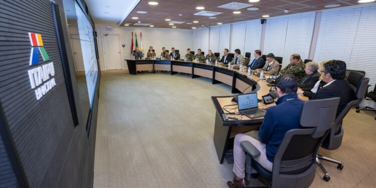 Itaipu e Parque Tecnológico Itaipu (PTI) discutem segurança cibernética em encontro com o Exército