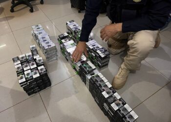 Homem é preso com carga de 565 cigarros eletrônicos, em Céu Azul