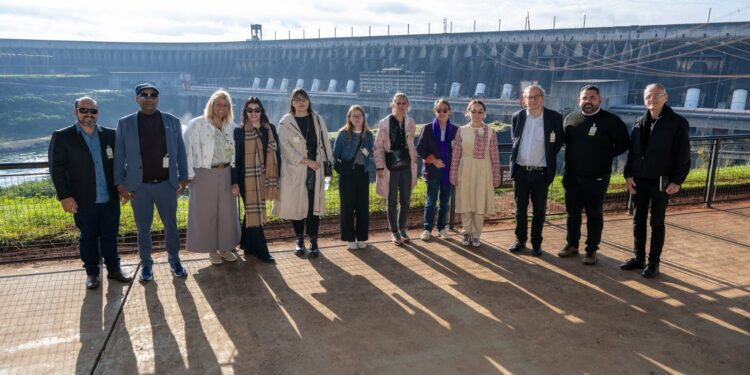 Comitiva do Centro George Pompidou, da França, visita Itaipu