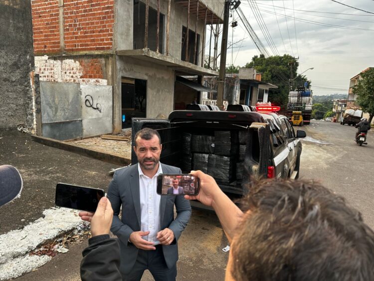 GDE apreende 400 kg de maconha em uma casa usada como depósito de droga no Jardim Jupira