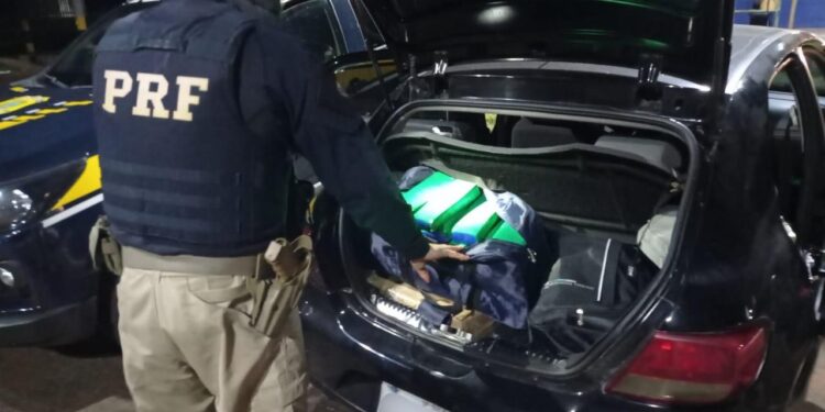 Foragido da justiça é preso com 250 kg de maconha e documento falso na BR-277