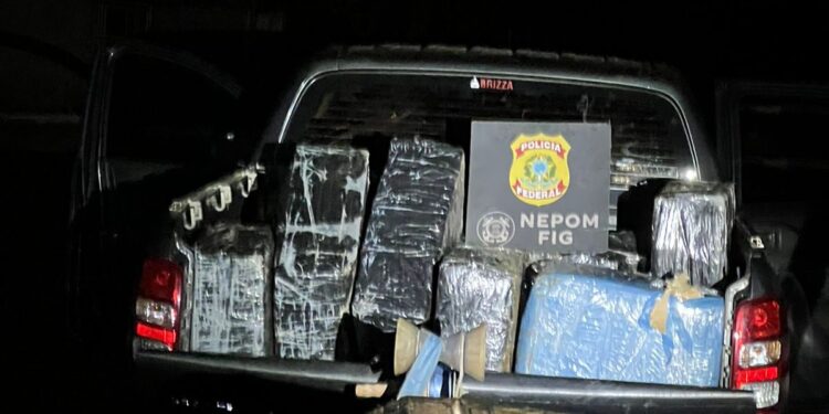 Após travessia no Rio Paraná, condutor é preso com 300 KG de maconha na embarcação