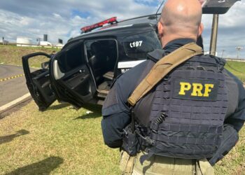 Policial civil é preso transportando droga em falsa viatura em Cascavel