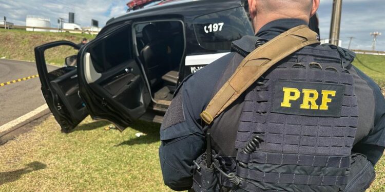 Policial civil é preso transportando droga em falsa viatura em Cascavel