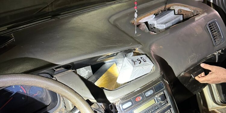 Vans transportando mercadorias em fundos falsos são barradas na Ponte da Amizade