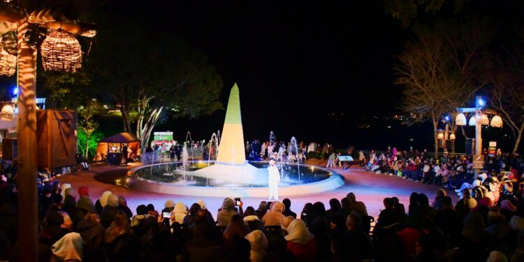 Moradores e turistas aproveitam horário ampliado e se divertem no Marco das 3 Fronteiras