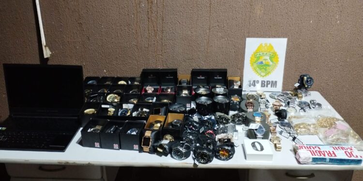 PM prende casal suspeito de roubar joalheria na Vila A e recupera joias e relógios