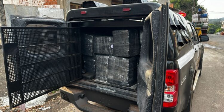 GDE apreende 400 kg de maconha em uma casa usada como depósito de droga no Jardim Jupira