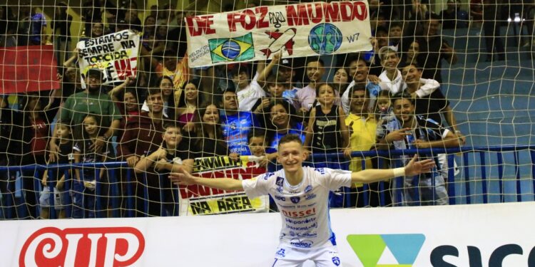 Menino do Porto Meira assina contrato para jogar no futsal de Portugal