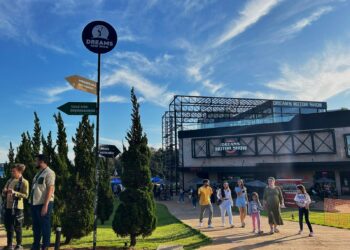Férias: Minions, dinossauros e princesas encantam adultos e crianças no Dreams Park Show