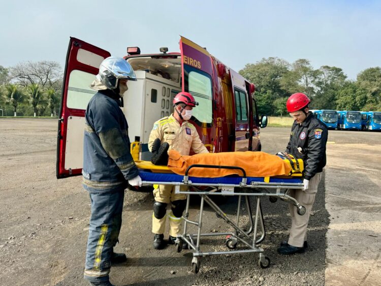 Empresa do Transporte Coletivo realiza simulação de acidente com vítima